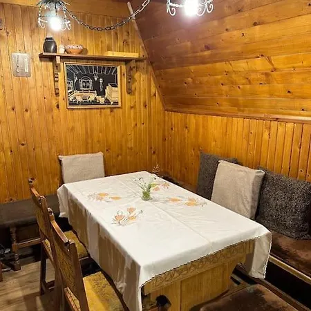 Vakantiehuis Lovely Wooden Log pod Mangartom