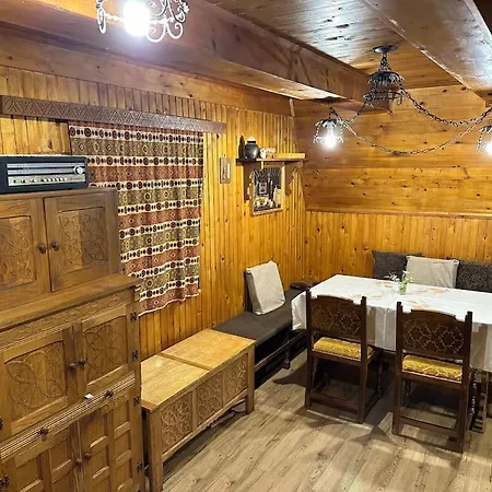 Lovely Wooden Vakantiehuis Log pod Mangartom
