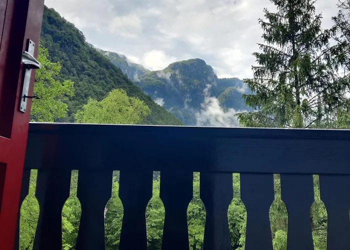 Lovely Wooden * Log pod Mangartom